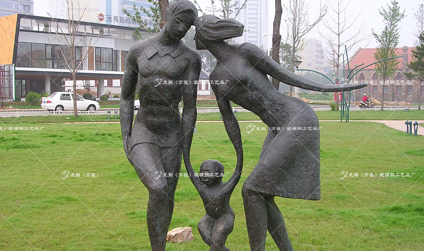 人物景觀雕塑怎樣設(shè)計(jì)才能更加生動(dòng)？