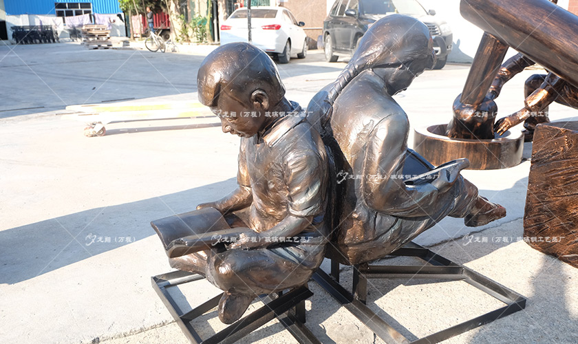 玻璃鋼景觀雕塑組成材料有哪些？